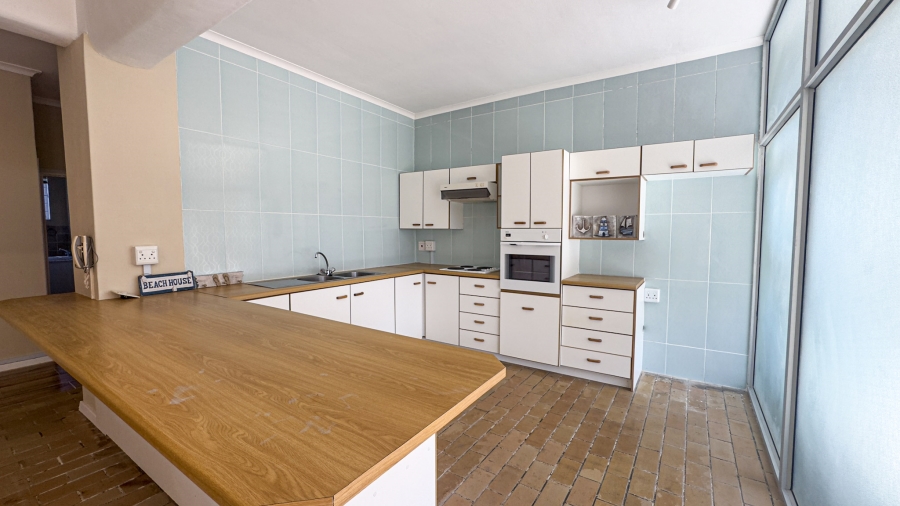 8 Bedroom Property for Sale in Middedorp Western Cape